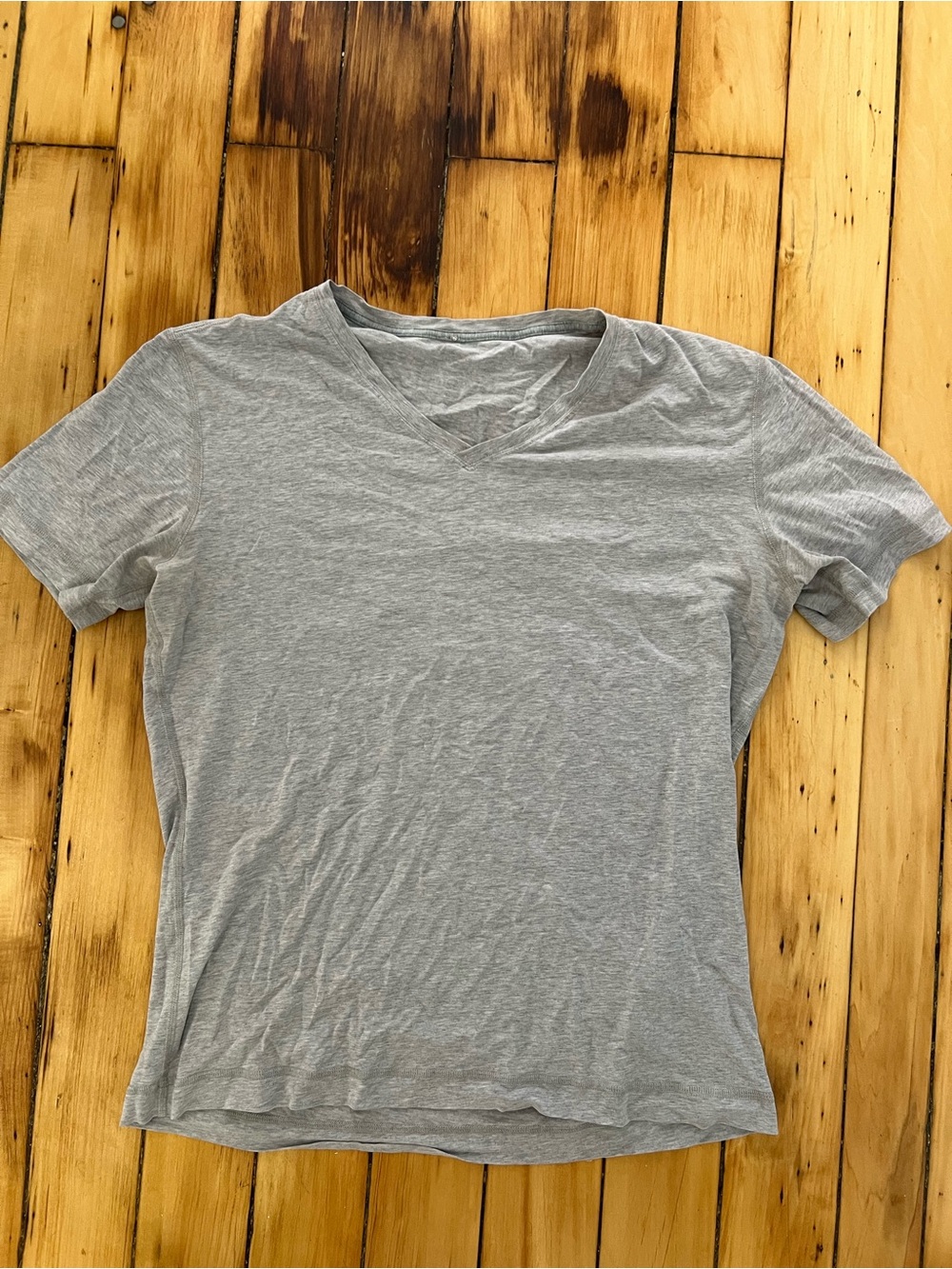 Men’s Lululemon Light Gray V-Neck Workout Tee Size Large